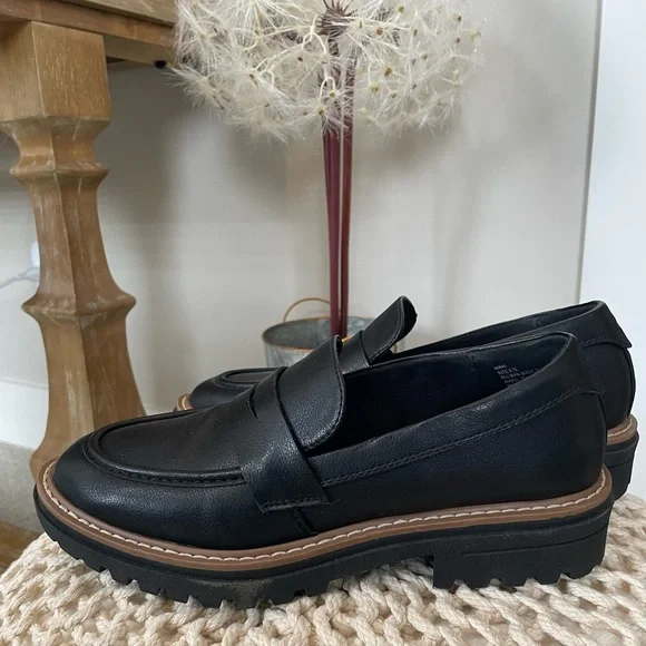 Falls Creek Black Leather Penny Loafers with Lug Sole - Picture 2 of 7